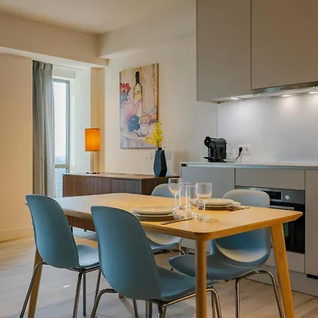 Htel Serviced דירה