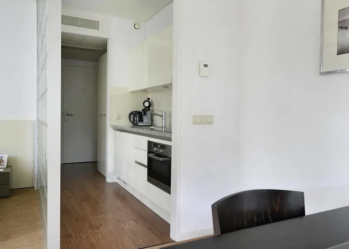 Htel Serviced * אמסטלבין